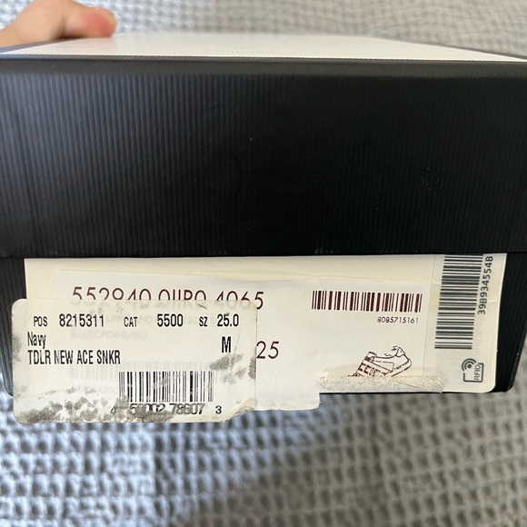 Gucci Boys Sneakers - Picture 2 of 3